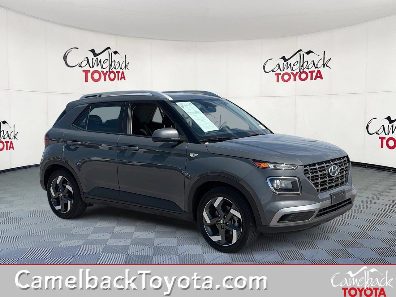 Used 2025 Hyundai Venue SEL FWD image 1