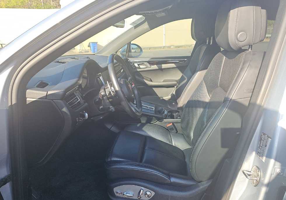 Used 2024 Porsche Macan image 6