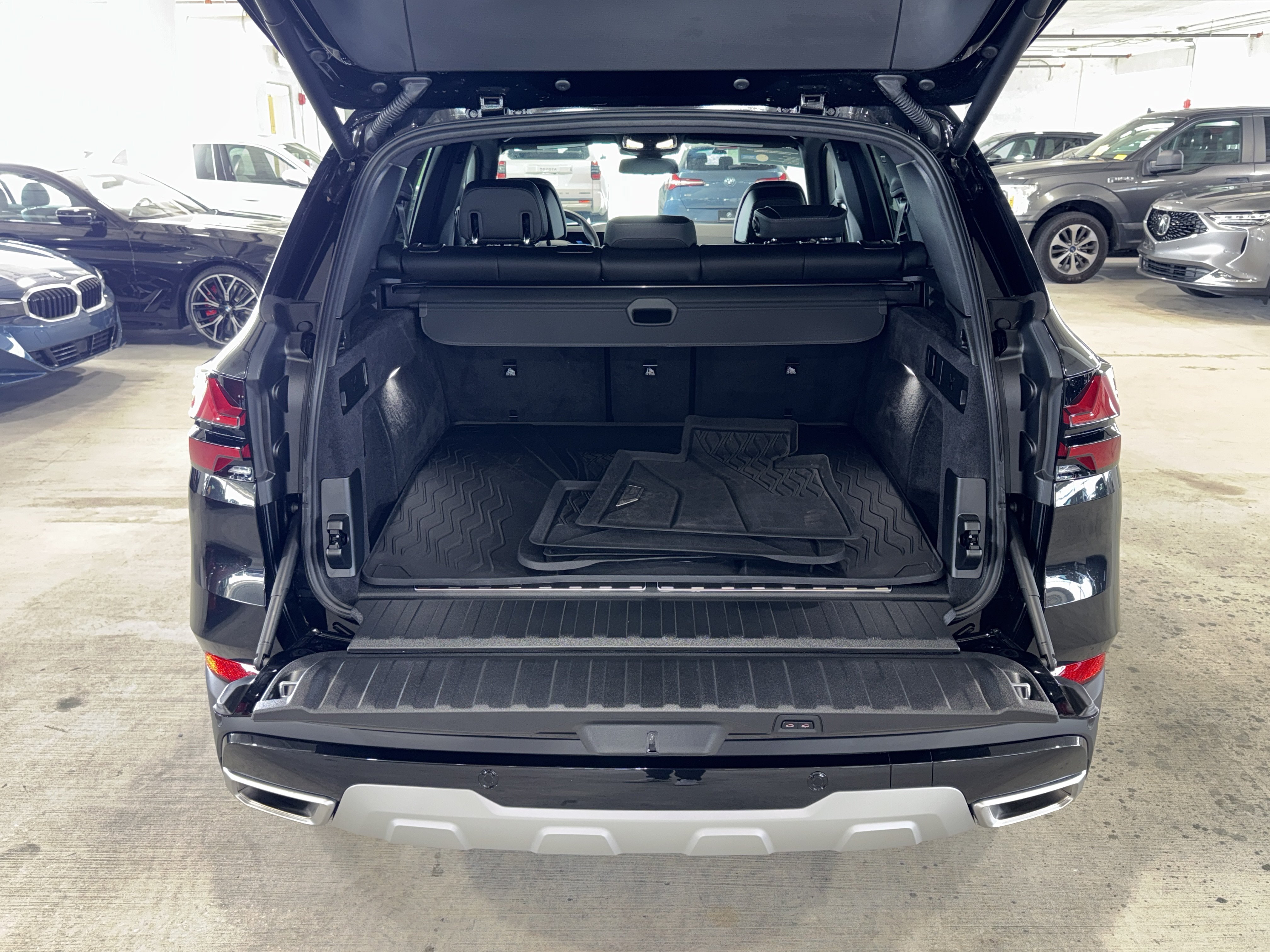 Used 2026 BMW X5 xDrive50e w/ Executive Package AWD/4WD image 17