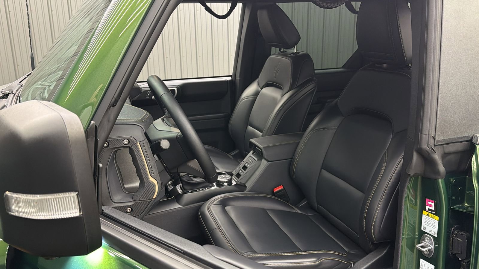 Used 2025 Ford Bronco Badlands image 32