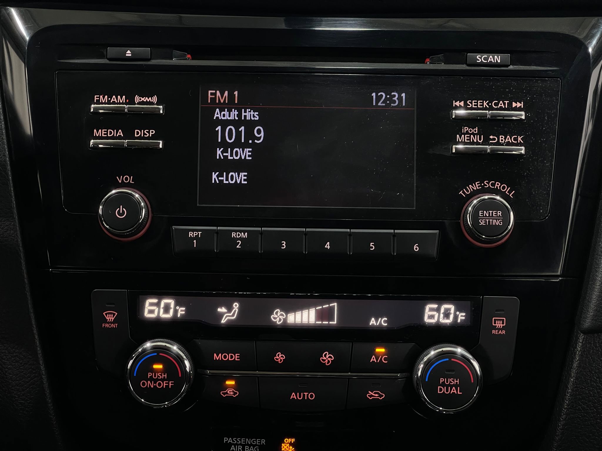 Used 2017 Nissan Rogue SV AWD/4WD image 22