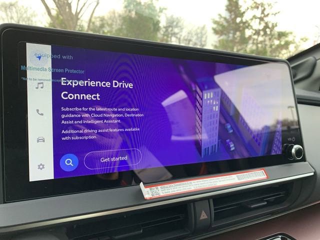 New 2025 Toyota Prius Plug-In Hybrid w/ Limited Premium Package FWD image 23