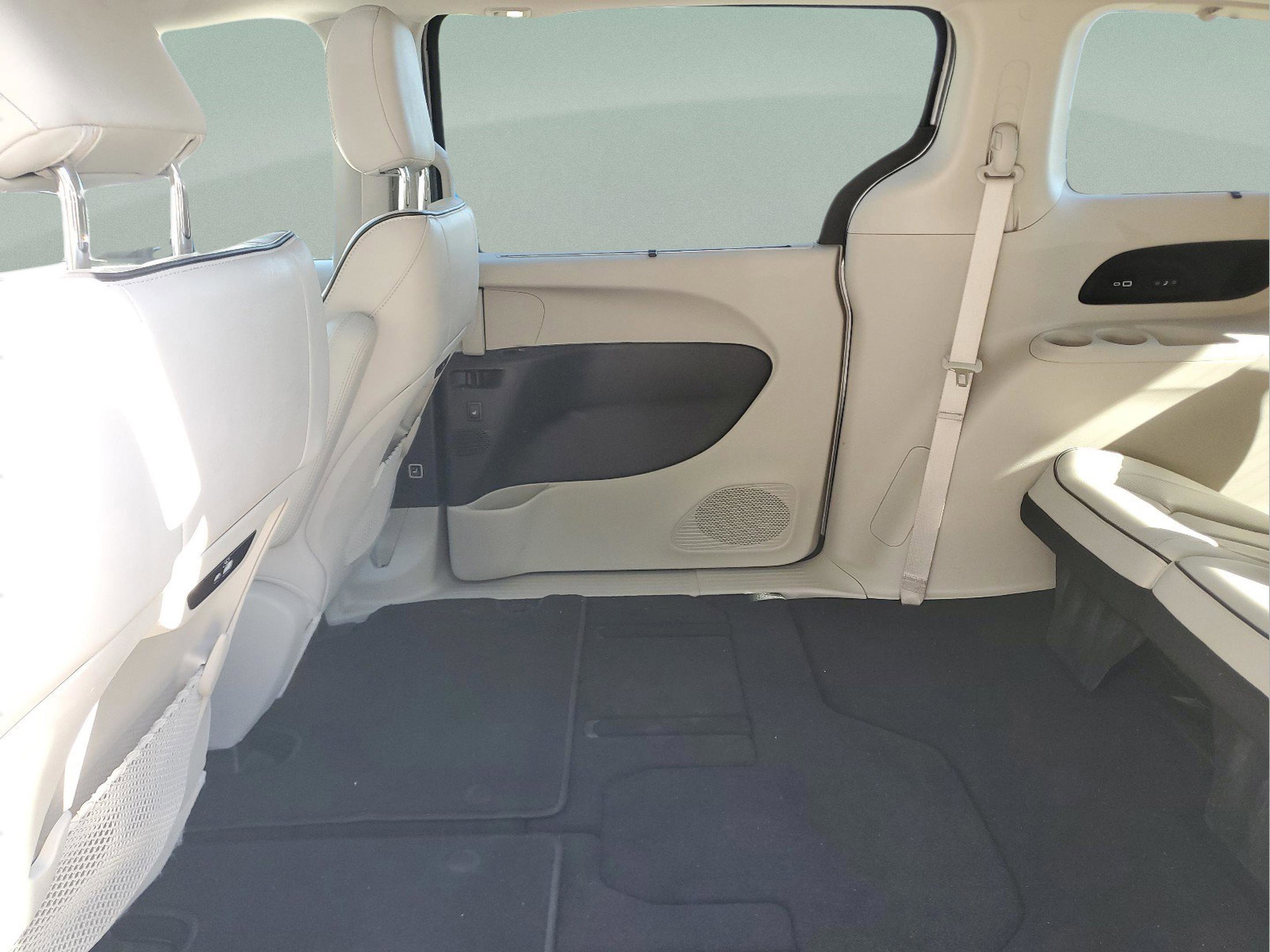 Used 2021 Chrysler Pacifica Limited AWD/4WD image 6