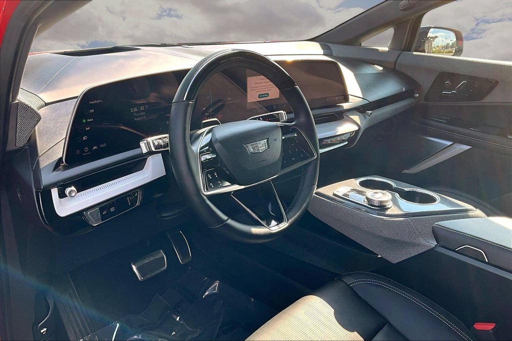 Used 2025 Cadillac Optiq Sport 2 AWD/4WD image 17