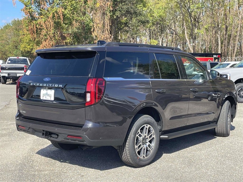 New 2025 Ford Expedition Active image 3
