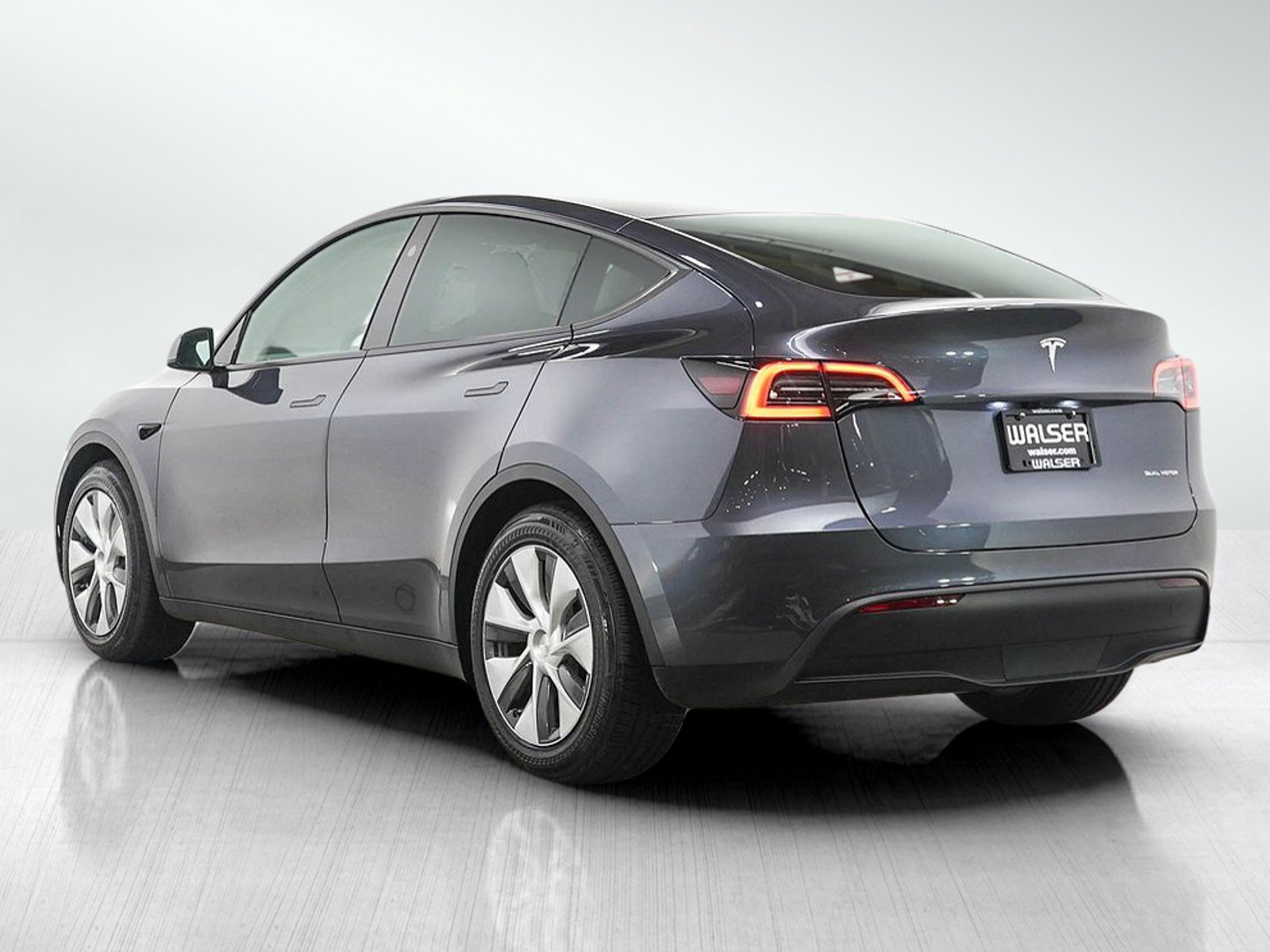 Used 2023 Tesla Model Y Long Range AWD/4WD image 3