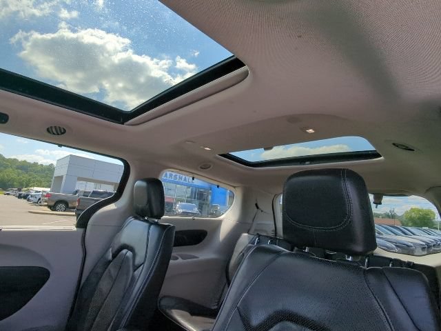 Used 2018 Chrysler Pacifica Limited FWD image 30