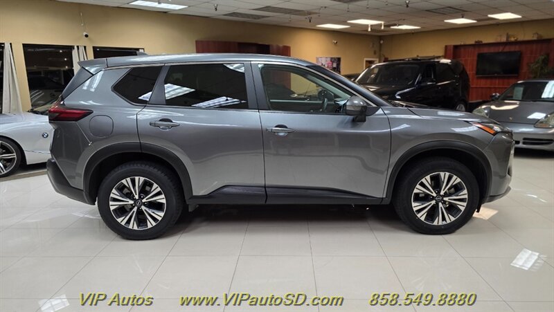 Used 2023 Nissan Rogue SV FWD image 5
