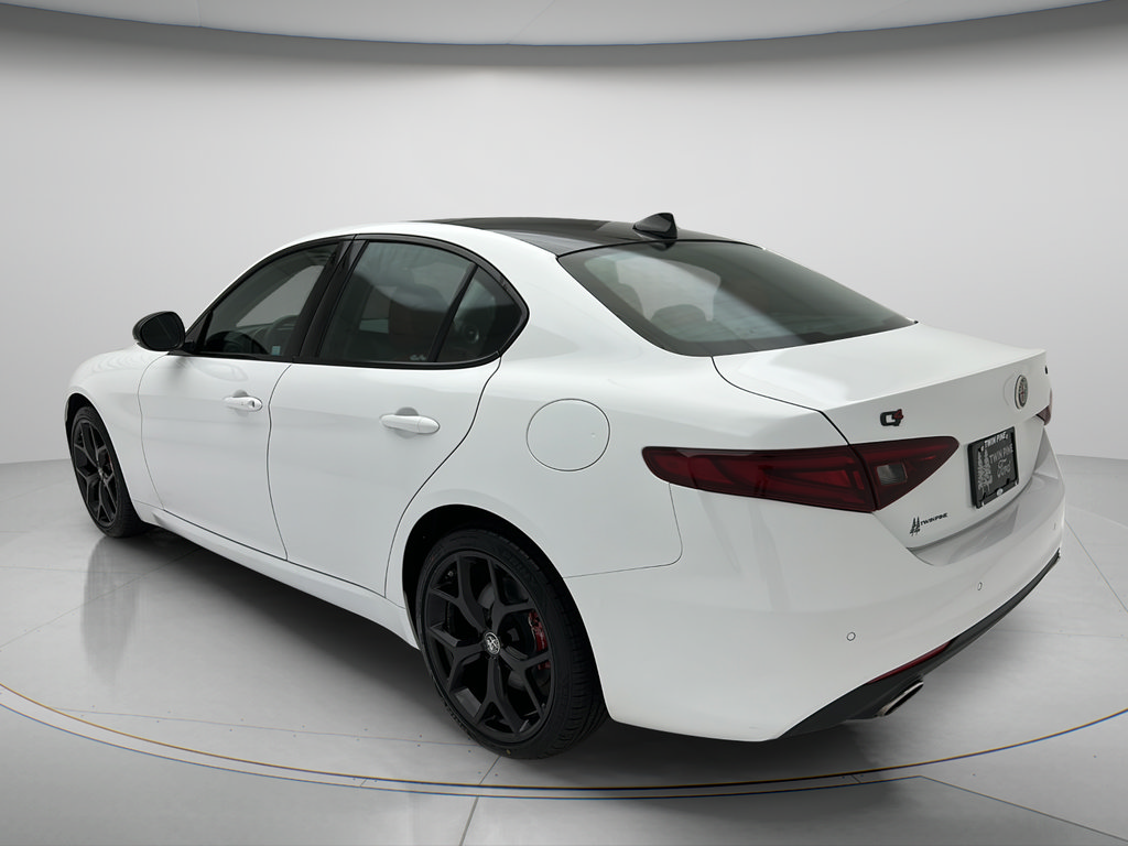 Used 2021 Alfa Romeo Giulia Ti w/ Nero Edizione AWD/4WD image 4