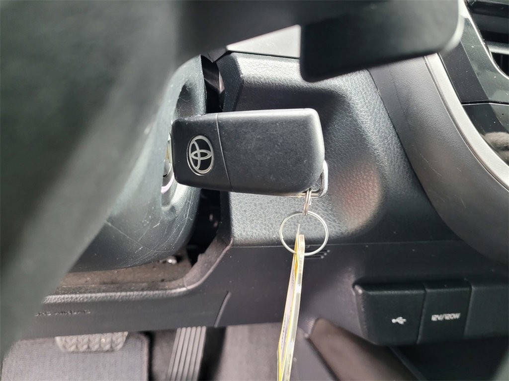 Used 2020 Toyota Camry SE image 17