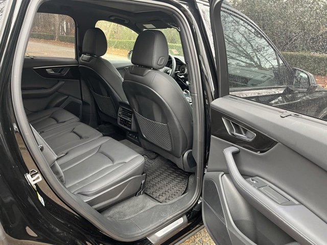 Used 2025 Audi Q7 3.0T Premium Plus image 12