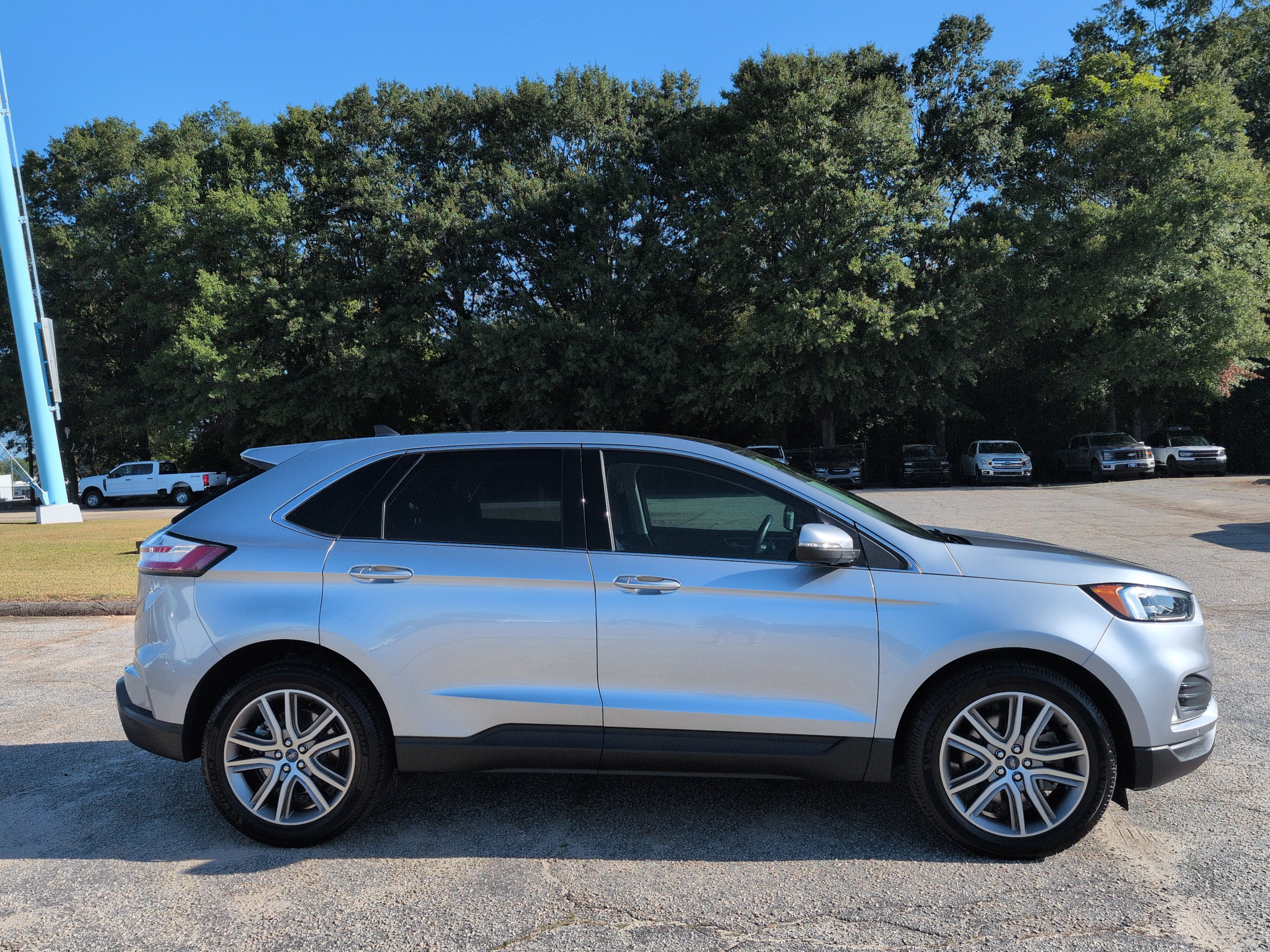 Certified 2022 Ford Edge Titanium w/ Equipment Group 301A AWD/4WD image 2
