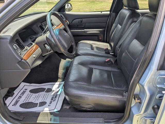 Used 2003 Ford Crown Victoria LX RWD image 14