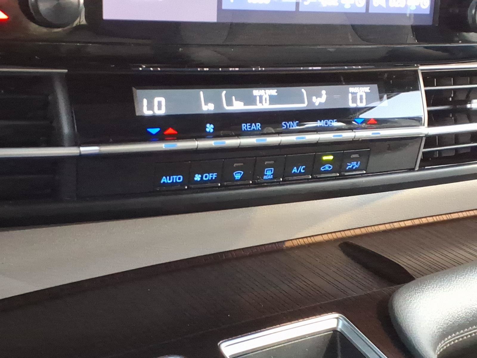 Used 2021 Toyota Sienna LE FWD image 18
