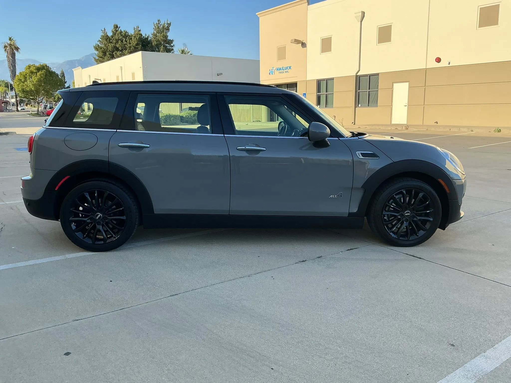 Used 2019 MINI Cooper Clubman ALL4 AWD/4WD image 5