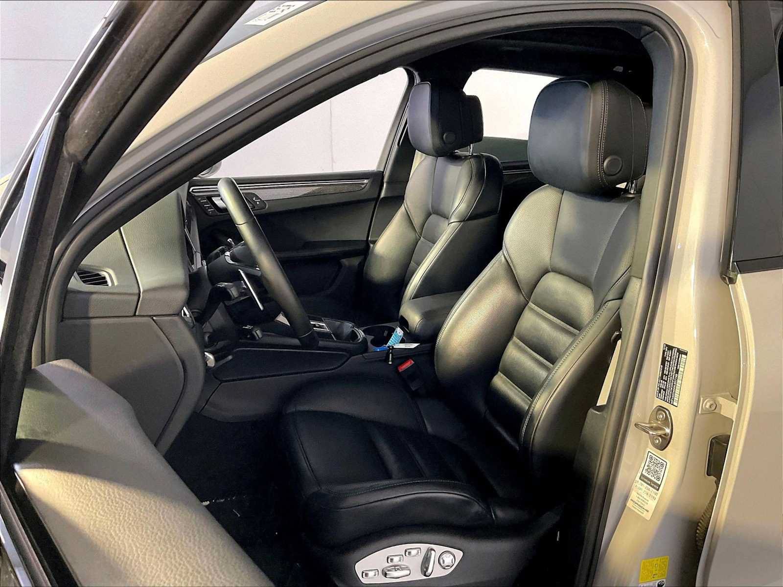 Certified 2024 Porsche Macan S AWD/4WD image 5
