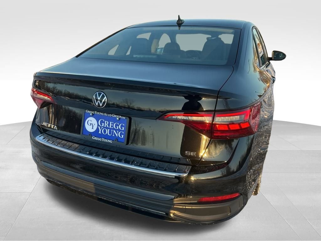 Used 2024 Volkswagen Jetta SE w/ Panoramic Sunroof Package image 7