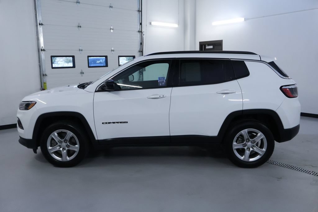Used 2024 Jeep Compass Latitude AWD/4WD image 4