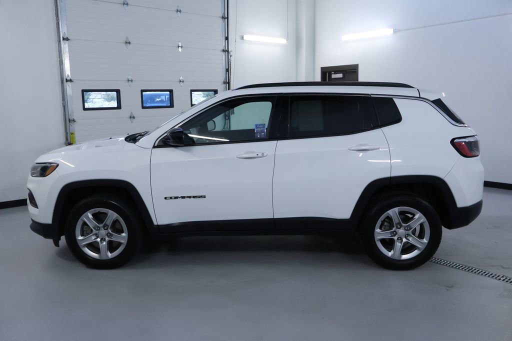 Used 2024 Jeep Compass Latitude AWD/4WD image 4