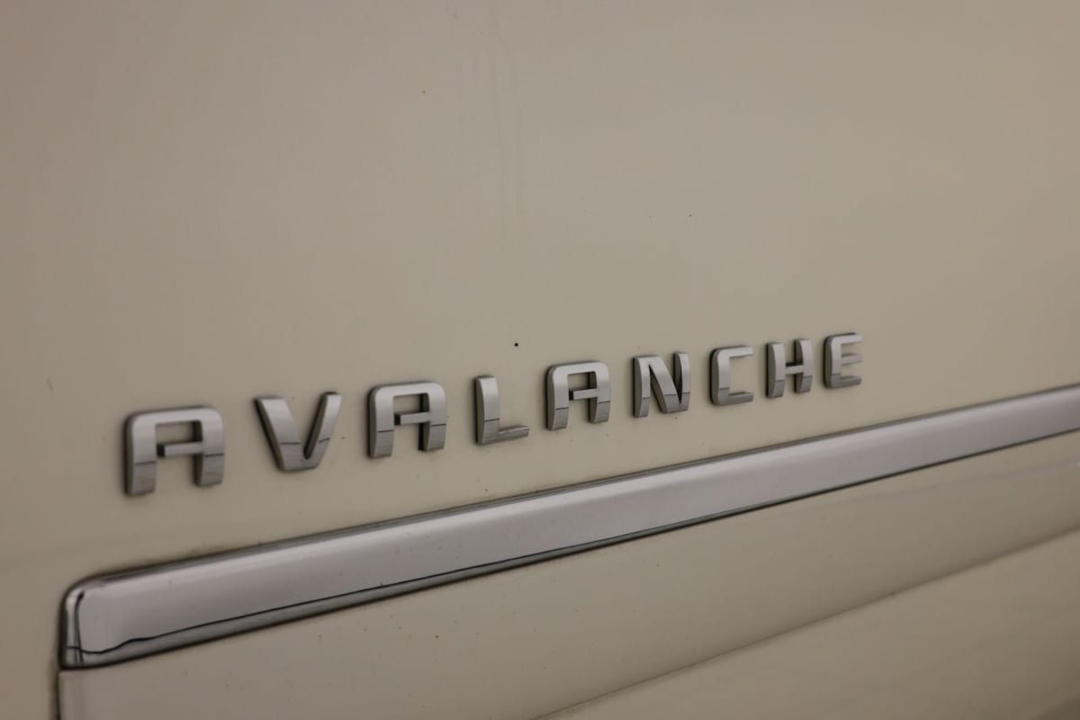 Used 2011 Chevrolet Avalanche LTZ AWD/4WD image 14