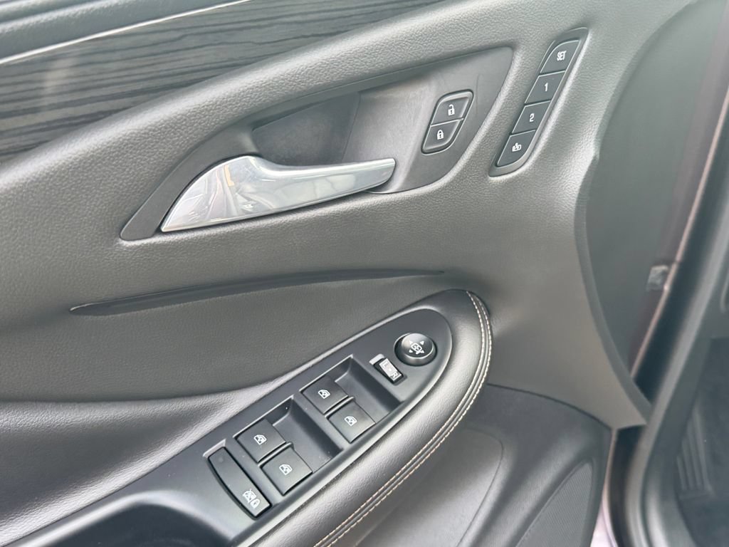 Used 2017 Buick Envision Premium AWD/4WD image 18