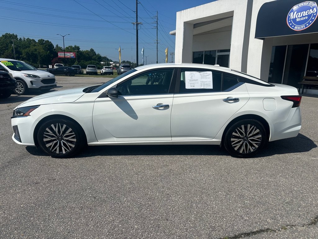 Used 2025 Nissan Altima 2.5 SV FWD image 2