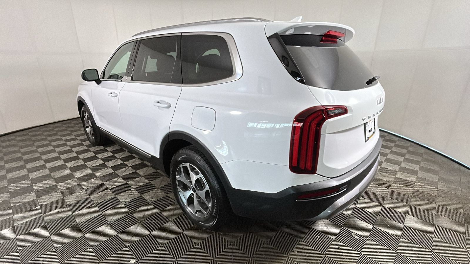 Used 2022 Kia Telluride EX FWD video 5