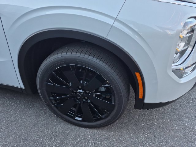 New 2026 Mitsubishi Outlander LE FWD image 10