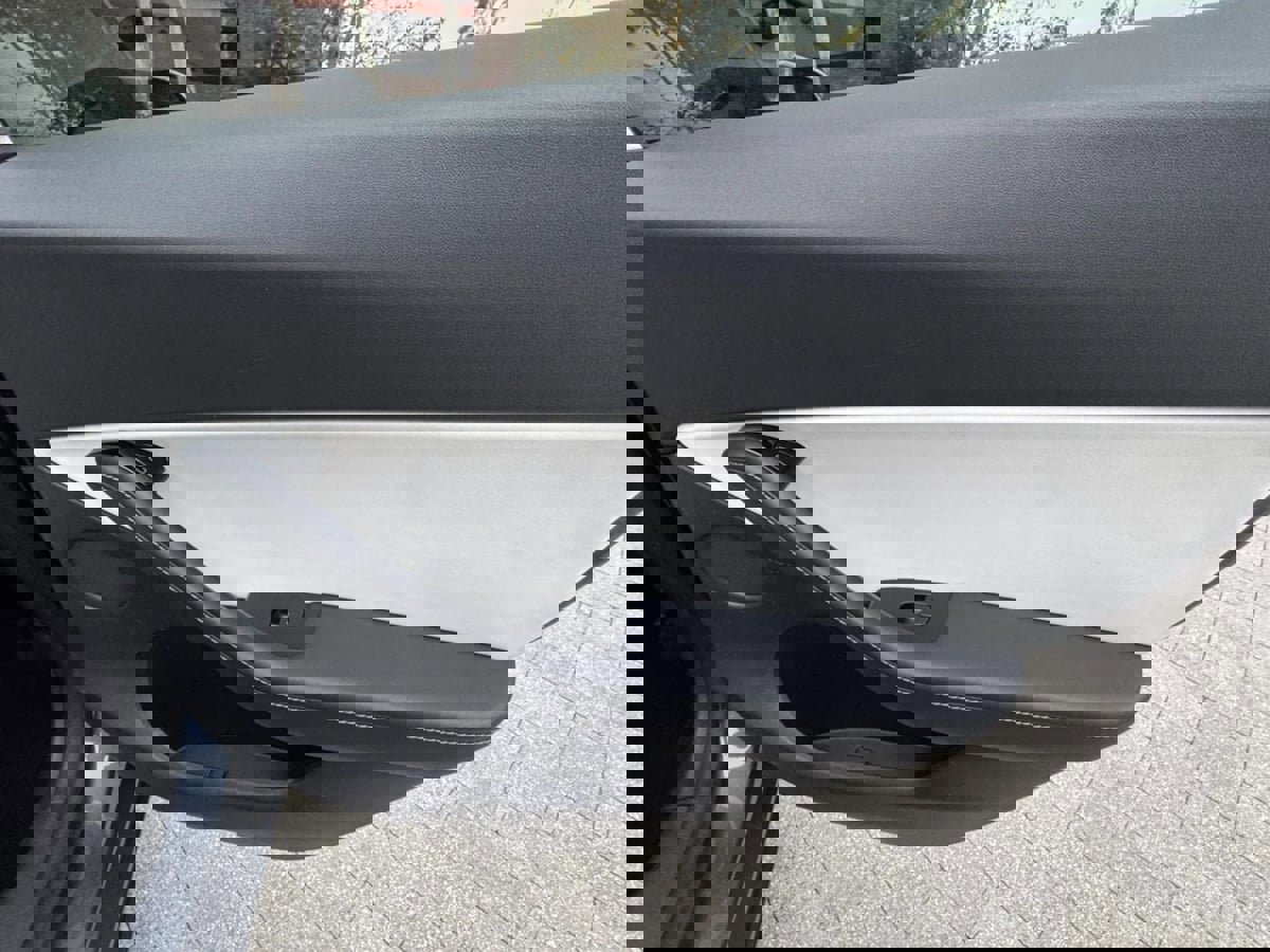 Used 2023 Tesla Model Y Long Range image 25