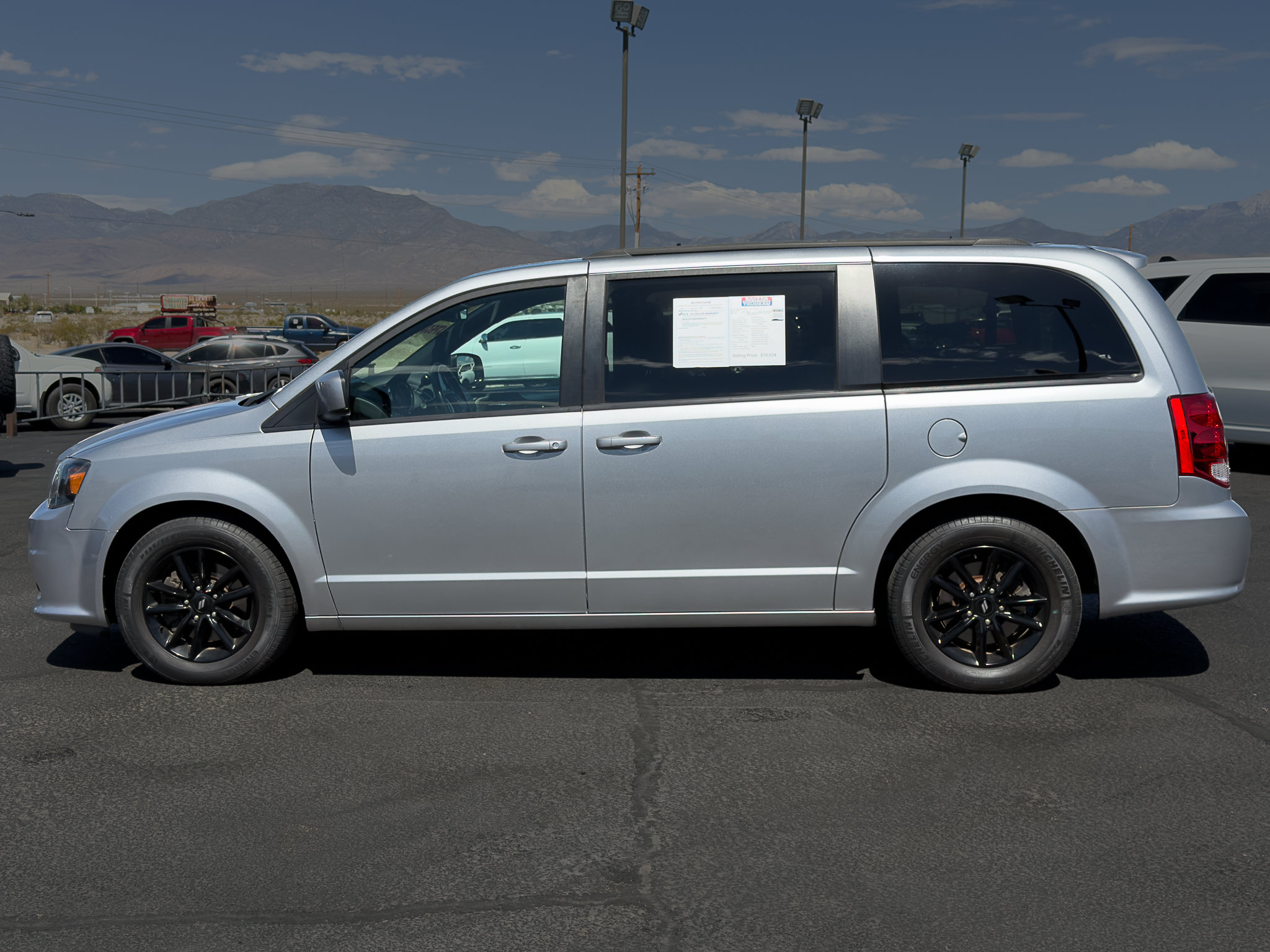 Used 2019 Dodge Grand Caravan GT FWD image 2