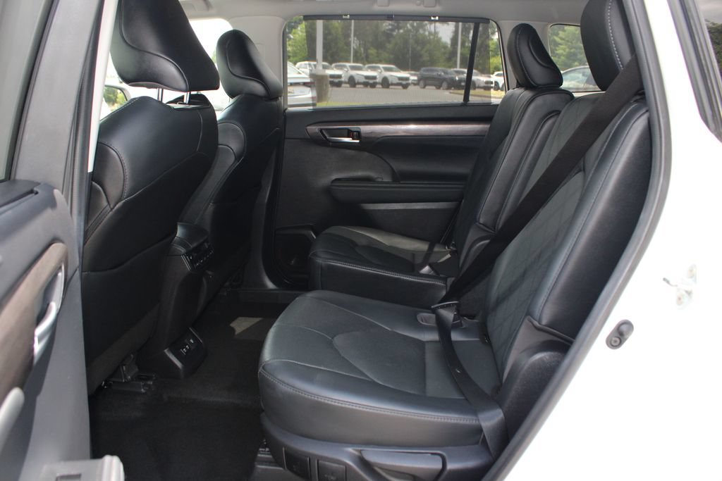 Used 2021 Toyota Highlander Platinum AWD/4WD image 16