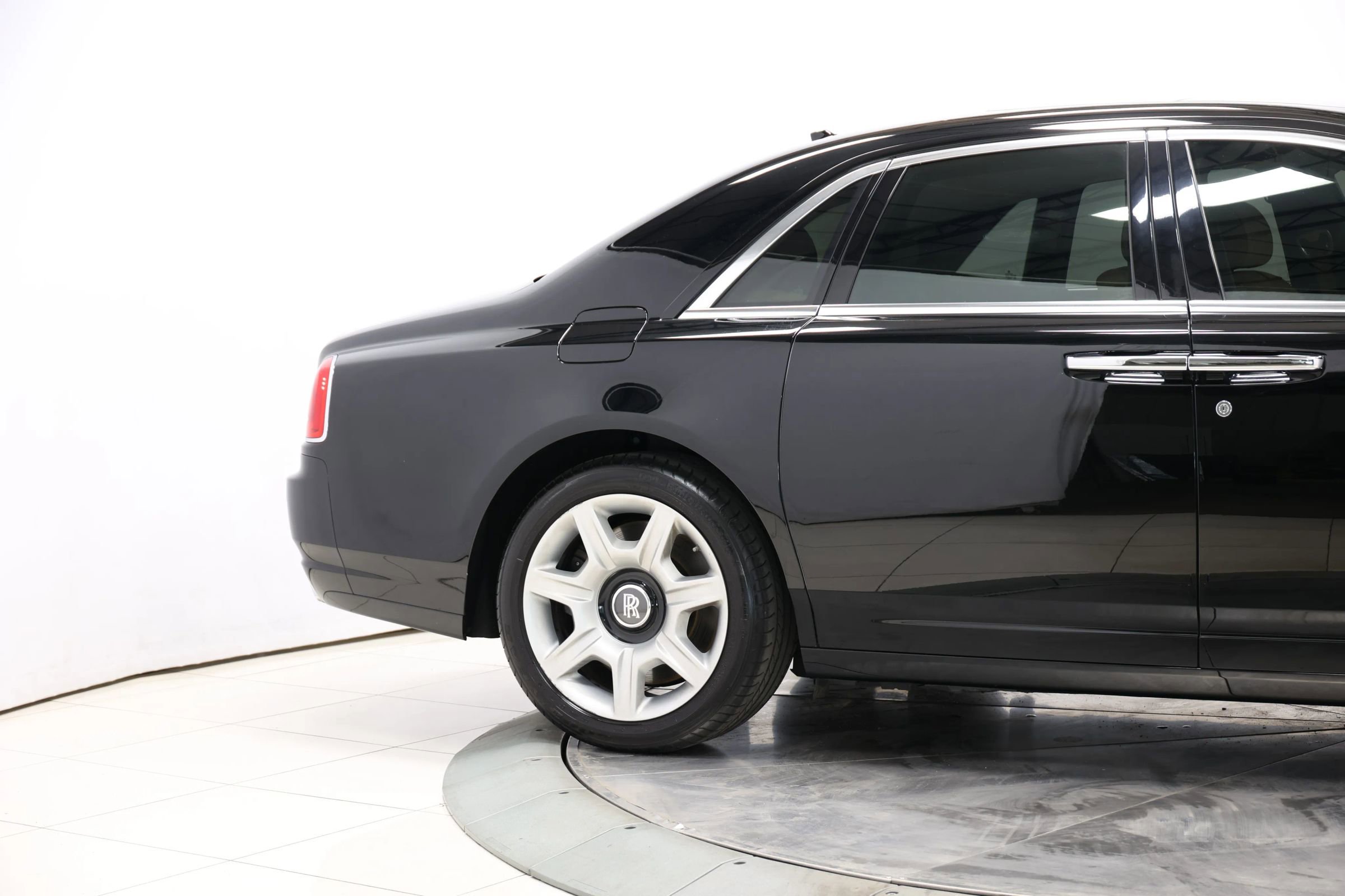 Used 2010 Rolls-Royce Ghost RWD image 71