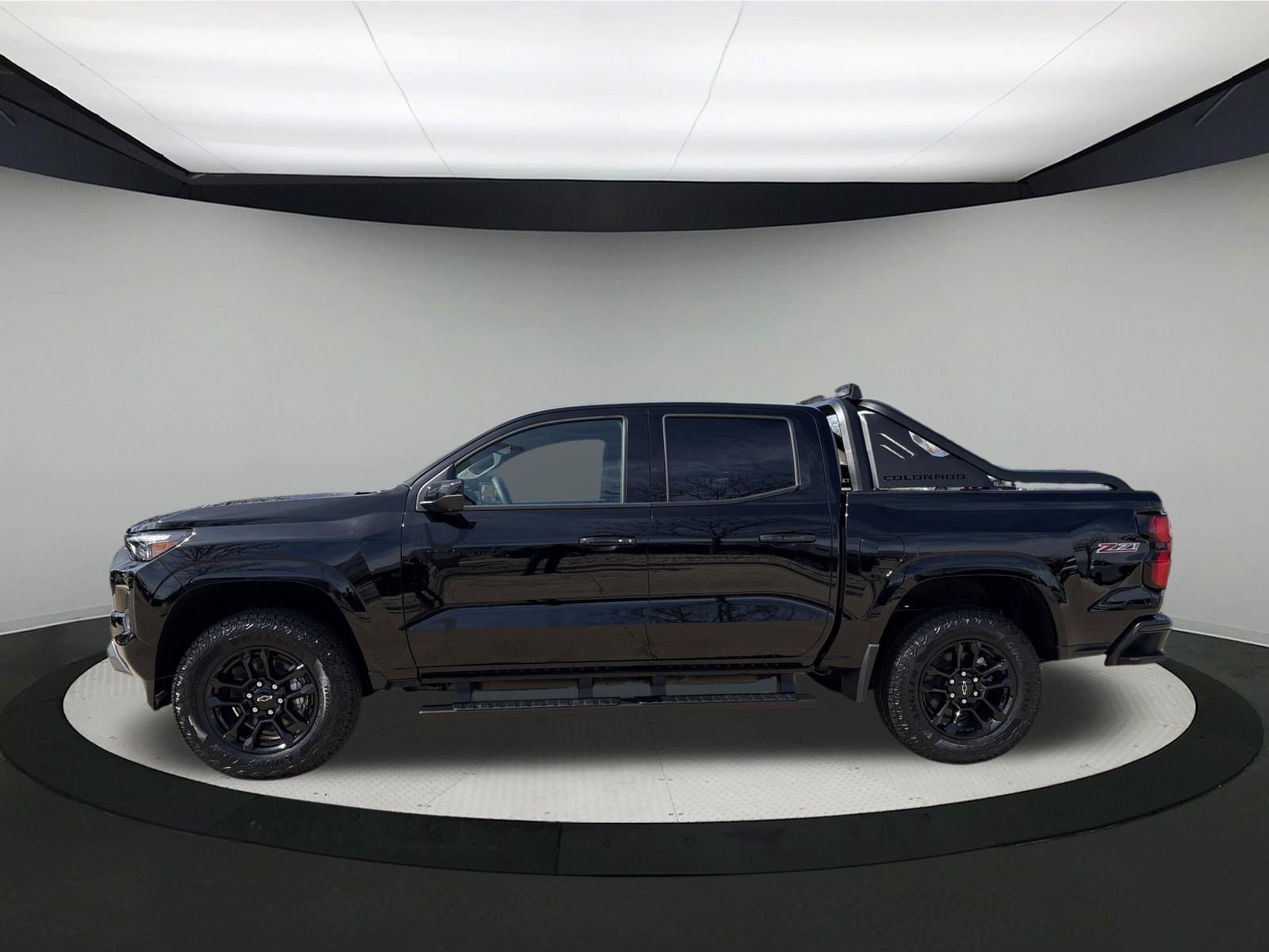 New 2026 Chevrolet Colorado Z71 w/ Midnight Edition AWD/4WD image 2