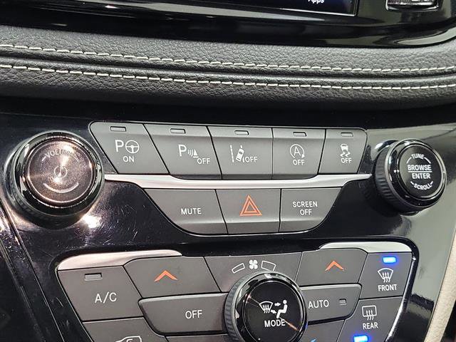 Used 2023 Chrysler Pacifica Touring-L image 30