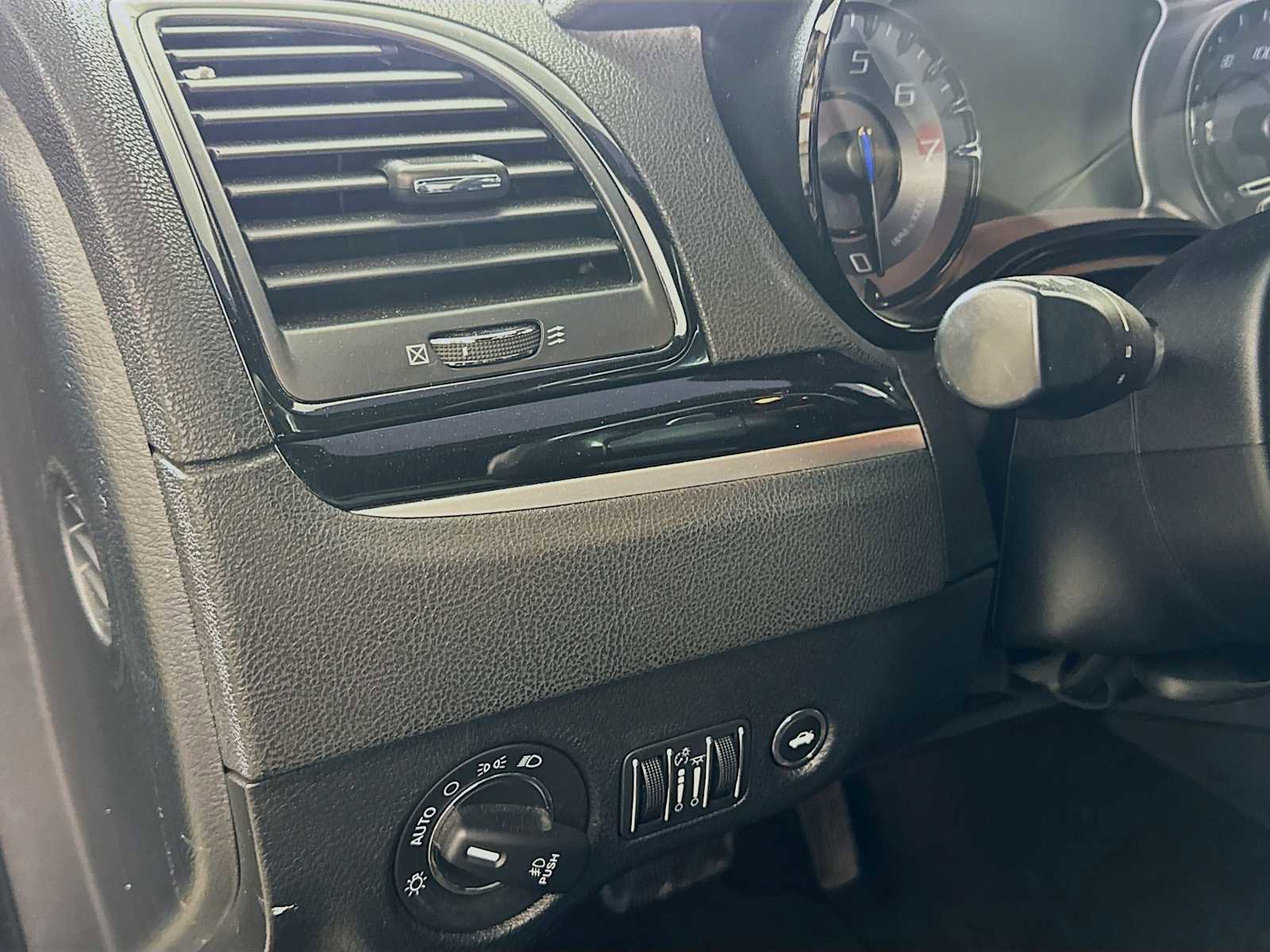 Used 2019 Chrysler 300 S image 8