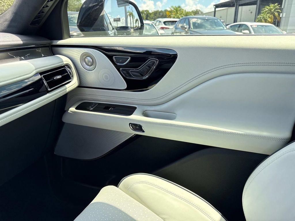 New 2025 Lincoln Aviator Black Label image 23