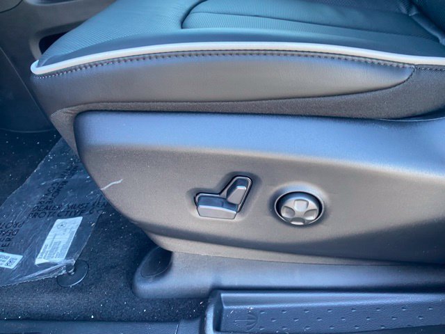 New 2026 Chrysler Pacifica Limited w/ Uconnect Theater Family Group AWD/4WD image 17