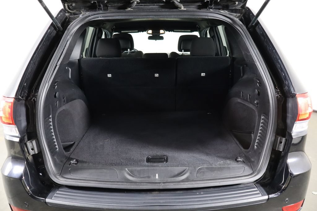 Used 2020 Jeep Grand Cherokee Laredo AWD/4WD image 17