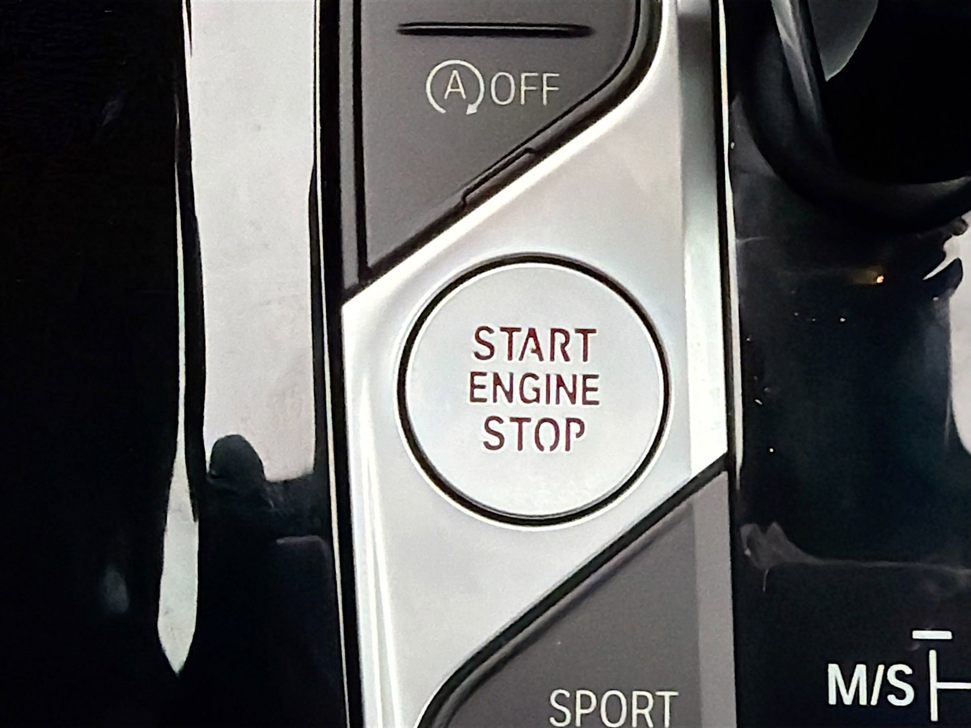 Certified 2025 BMW X4 xDrive30i image 38