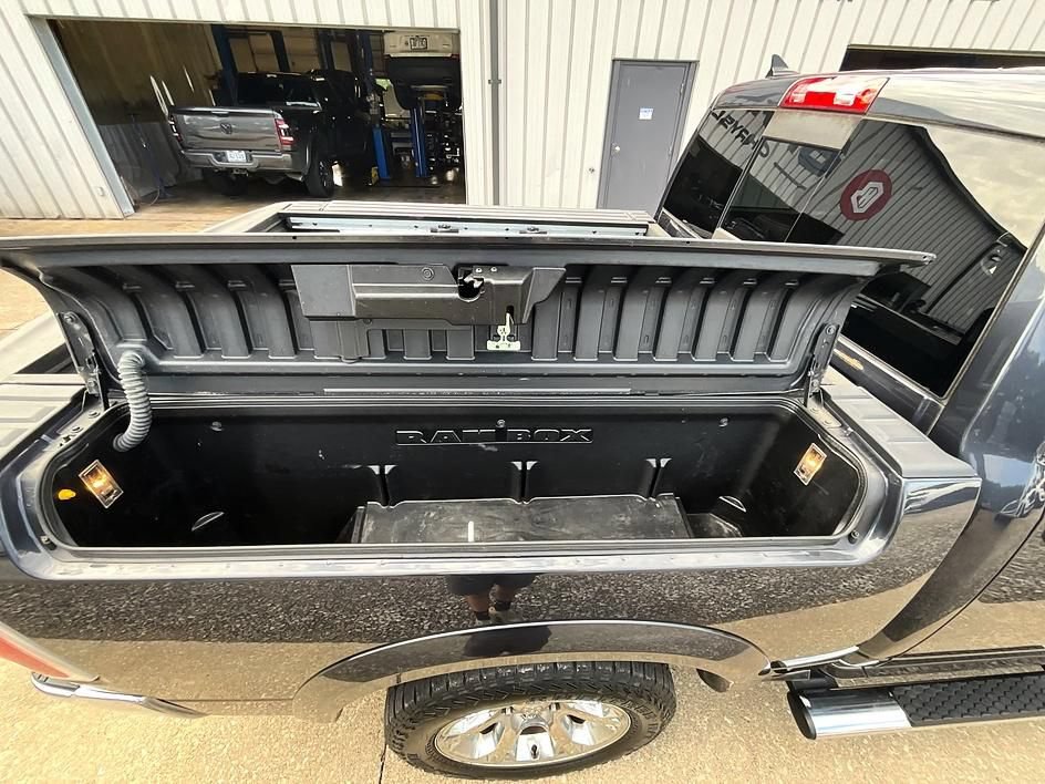 Used 2016 RAM 1500 Laramie w/ Convenience Group AWD/4WD image 9
