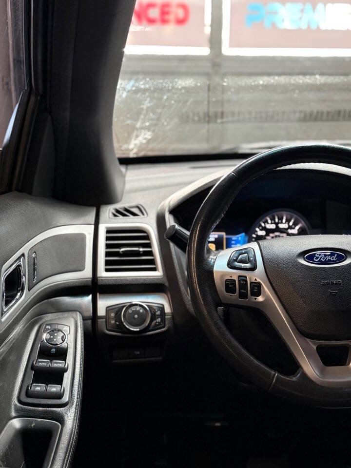 Used 2014 Ford Explorer XLT w/ Equipment Group 202A image 8