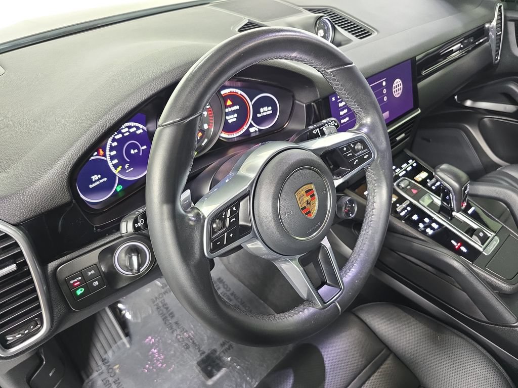 Used 2022 Porsche Cayenne Platinum Edition AWD/4WD image 4