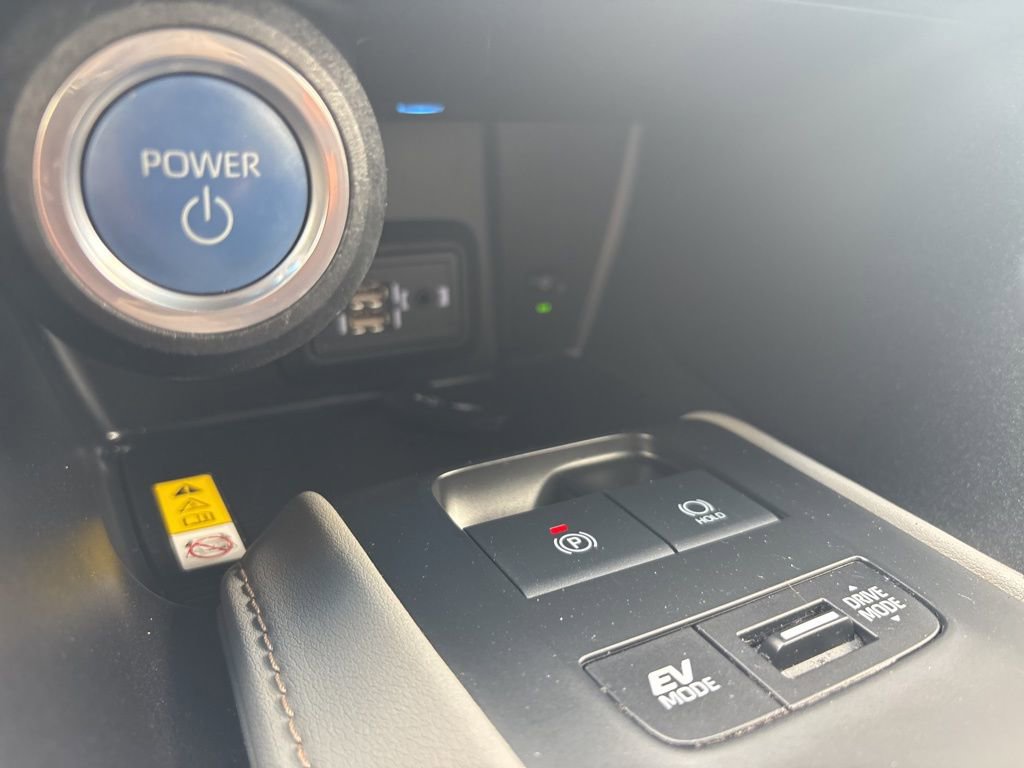 Used 2021 Toyota Venza LE AWD/4WD image 24