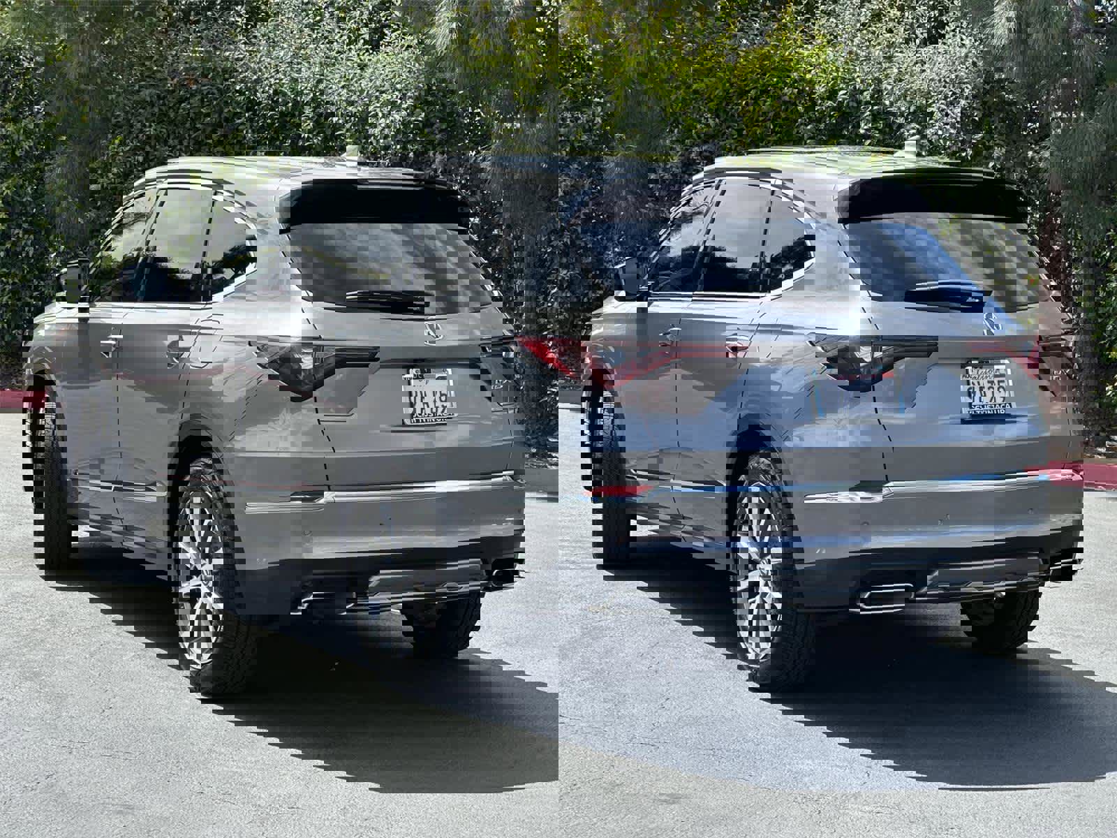 Used 2025 Acura MDX FWD w/ Technology Package image 4