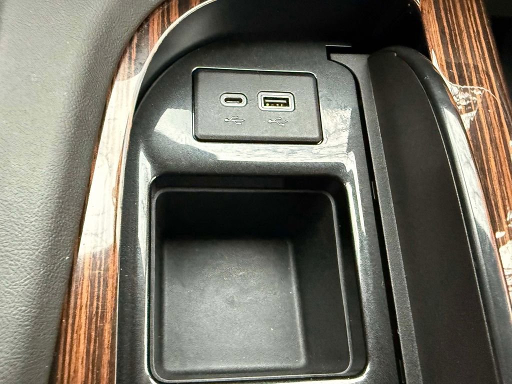 Used 2021 Cadillac Escalade ESV Luxury image 24