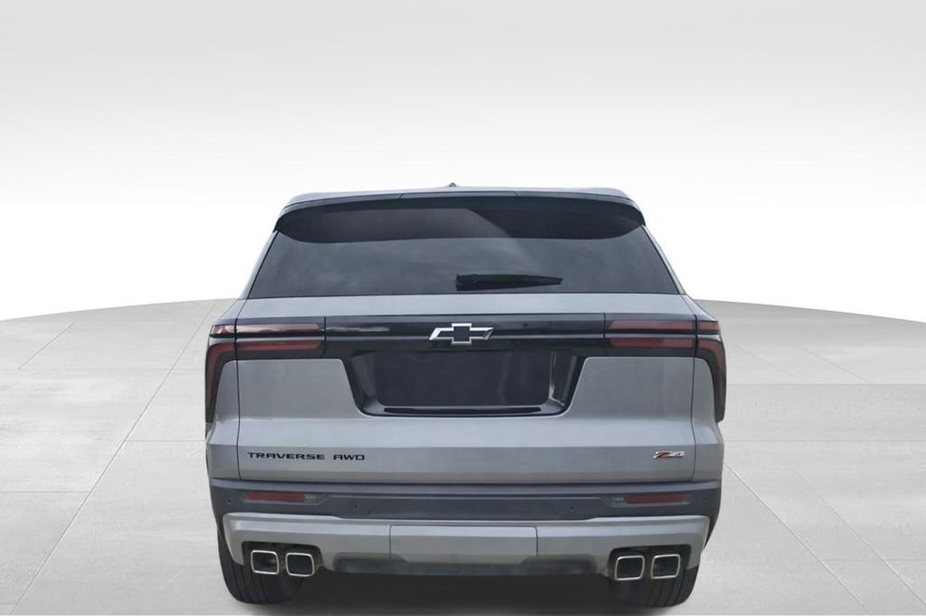 Used 2025 Chevrolet Traverse Z71 image 4