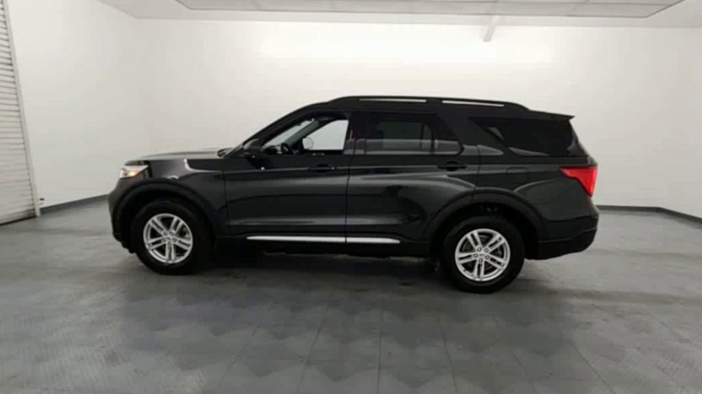 Used 2023 Ford Explorer XLT w/ Equipment Group 202A image 5