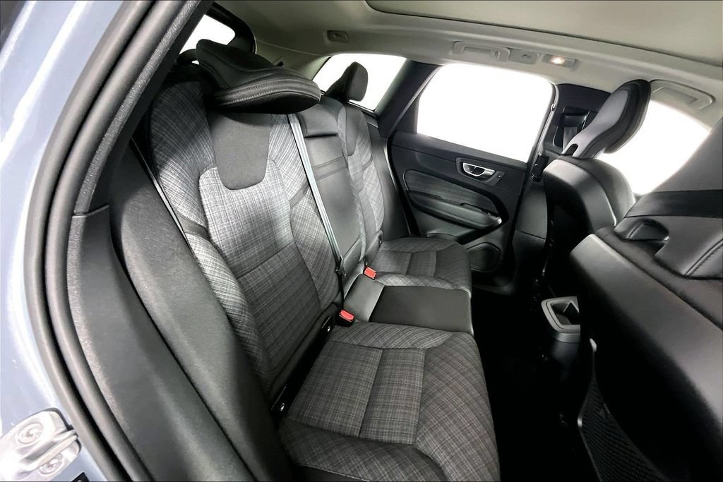 Used 2024 Volvo XC60 B5 Core AWD/4WD image 27