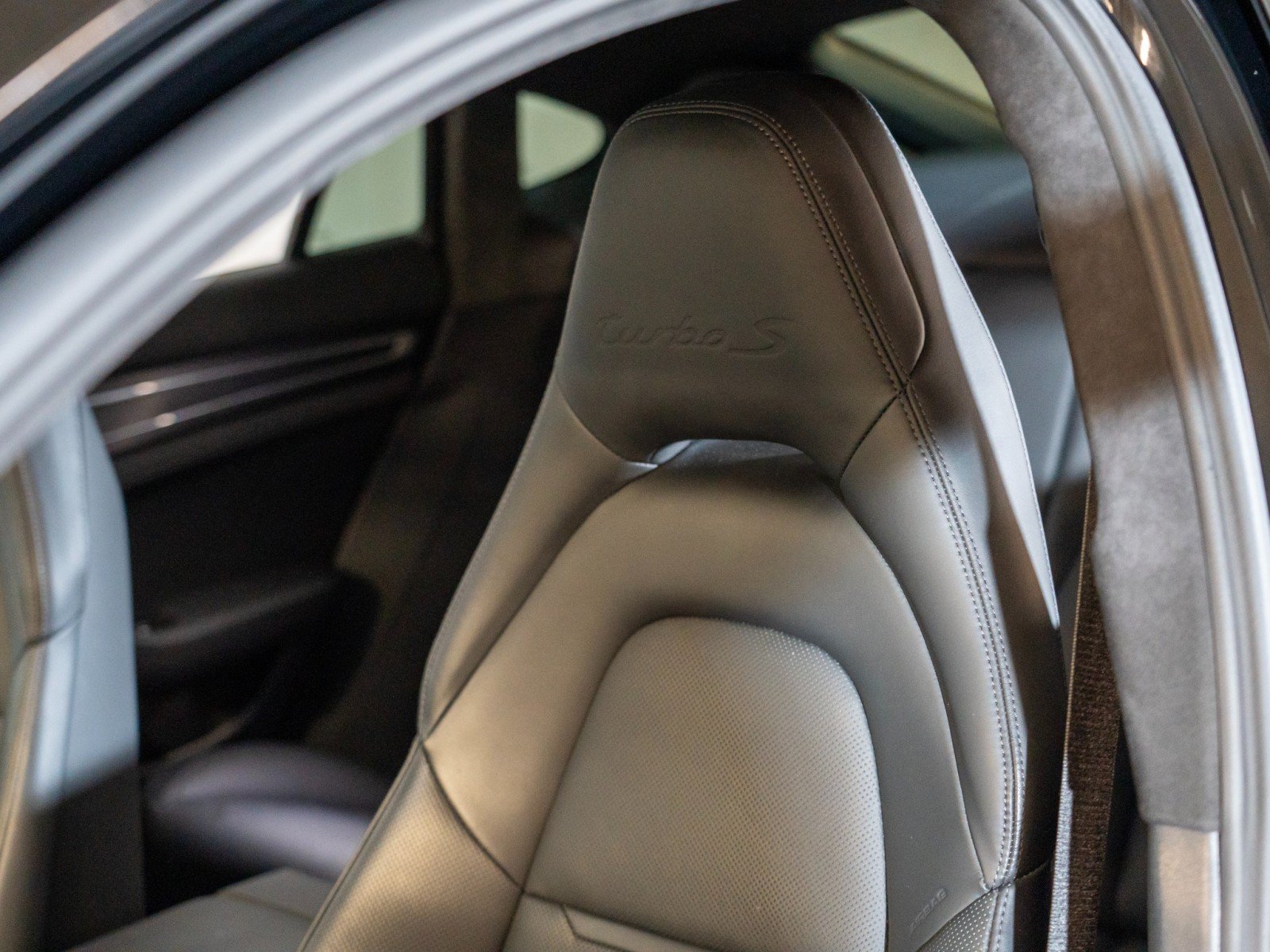 Certified 2021 Porsche Panamera Turbo S AWD/4WD image 14