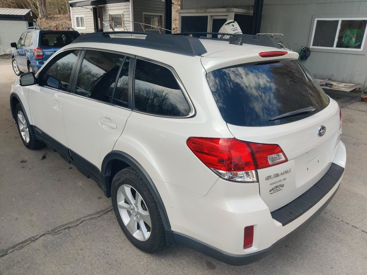 Used 2014 Subaru Outback 2.5i Limited w/ Moonroof Package AWD/4WD image 4